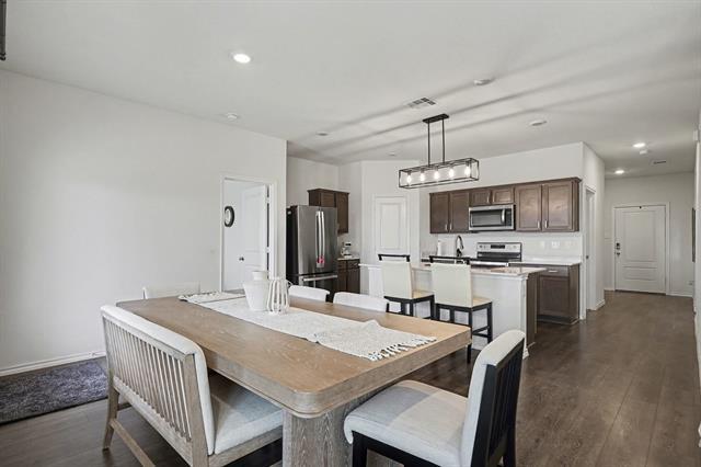 Building Photo - 604 Chuck Wagon Dr