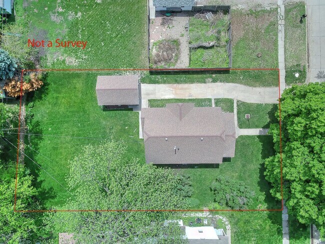Building Photo - 3 Bedroom / 1 Bath Home with Washer/Dryer ...