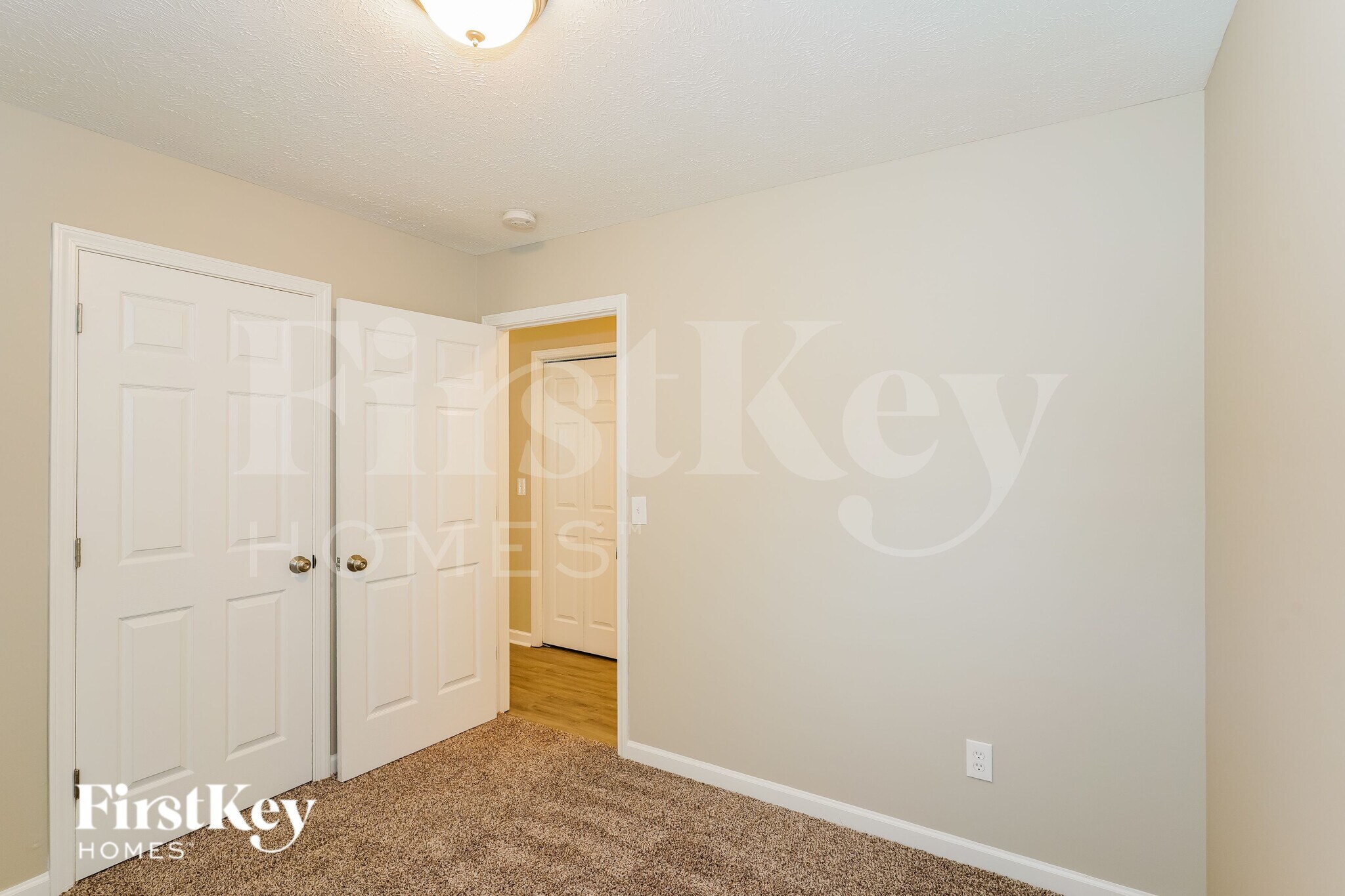 Building Photo - 112 SADDLESTONE Ct S