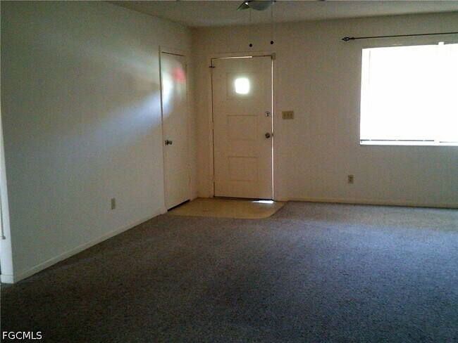 Building Photo - 1405 Juddale St E