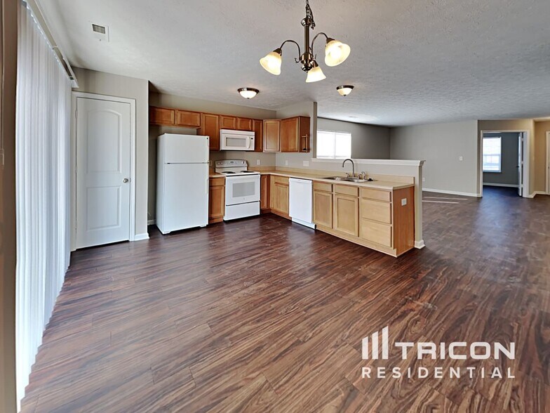 Building Photo - 7270 Burlat Ln