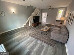 Building Photo - 618 W Mayfield St