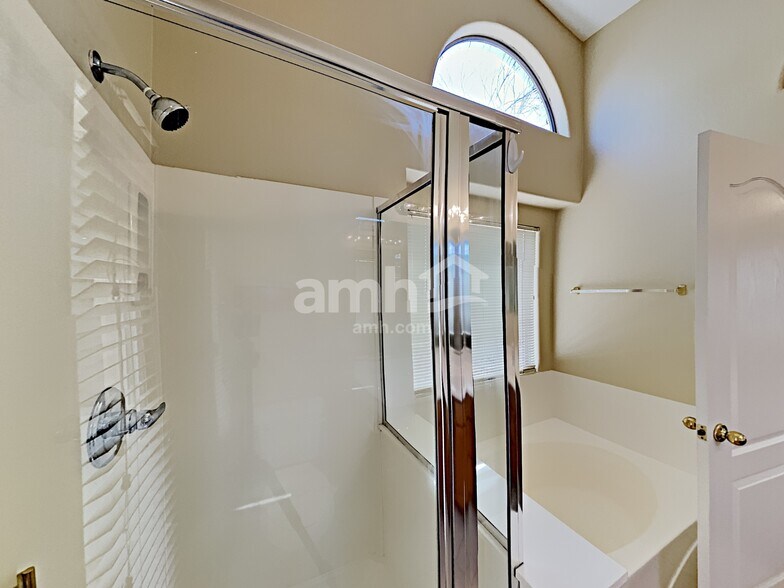 Building Photo - 7909 S 45th Ln