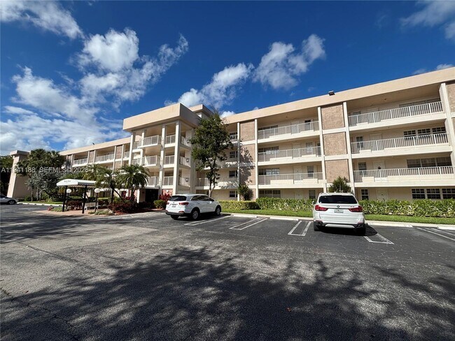 Building Photo - 3351 S Palm Aire Dr