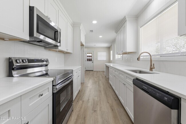 Building Photo - 317 Kim Dr