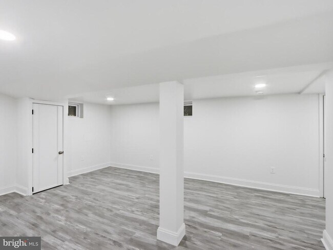 Building Photo - 6008 Clearspring Rd