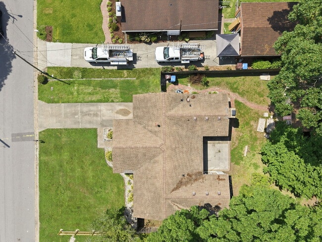 Building Photo - 1210 Santeetlah Ave