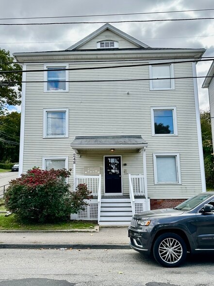 Building Photo - 248 Cross St