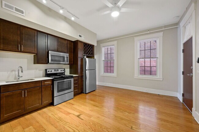 Building Photo - 516 E 13th St