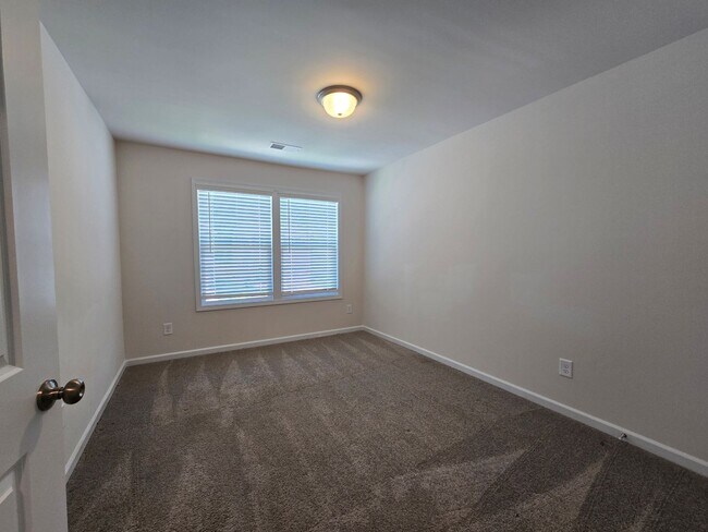 Building Photo - 1032 Crescent Moon Lp