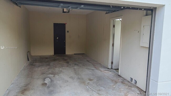 Building Photo - 10027 NW 52nd Terrace