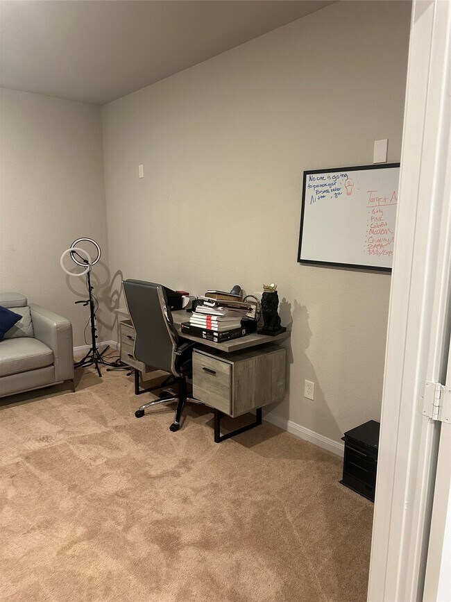 Building Photo - 1617 Darwin Cedar Dr