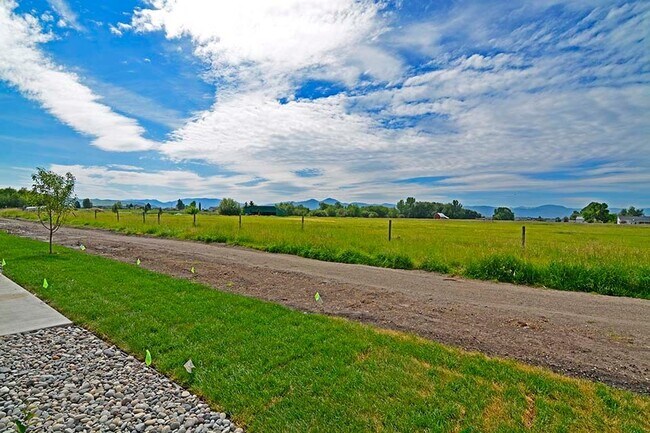 Building Photo - Luxury Four Bedroom with Farmland Views