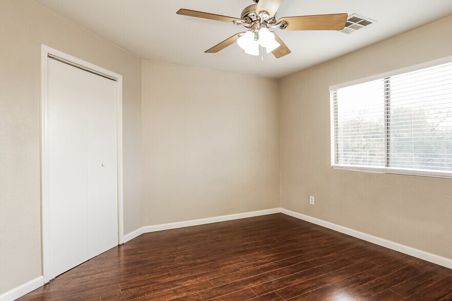 Building Photo - 10637 W Nez Perce St