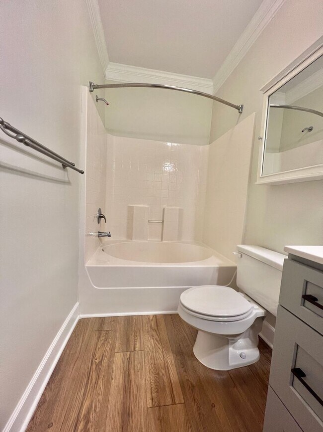 Building Photo - 2 Bedroom Condo in Lenox Village