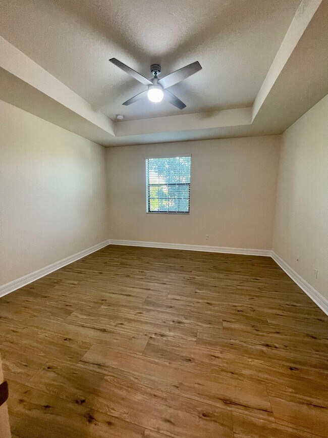 Building Photo - 10132 Eagle Creek Center Blvd