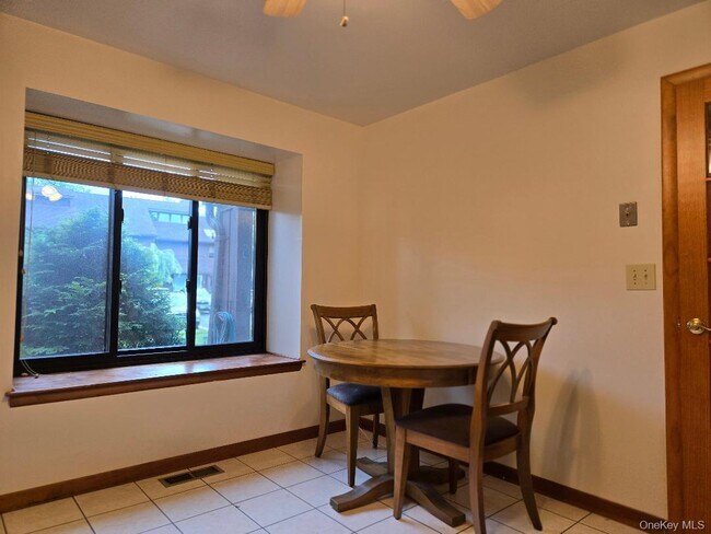 Building Photo - 731 Panorama Dr