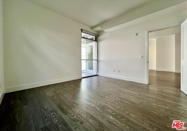 Building Photo - 1232 Kings Rd