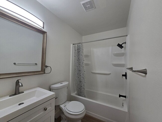 Building Photo - 6046 Reo Pl