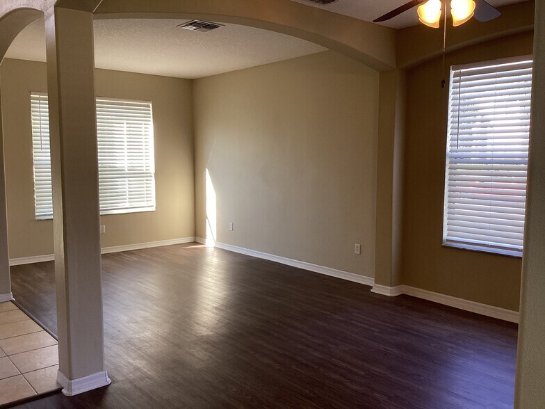 Building Photo - 1419 Hunterman Ln