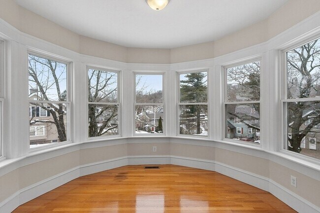 Building Photo - 920 Pleasant St