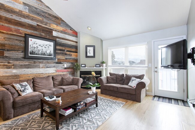 Building Photo - 2116 W 31st Ave