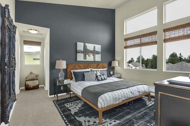 Building Photo - Fantastic and Private corner unit