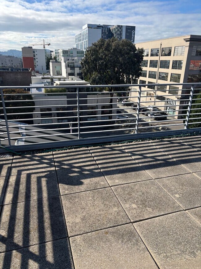 Building Photo - Rare Loft Style Condo, Huge Windows, High Ceilings, 1.5BR/2BA/3 Stories, Perfect Location!