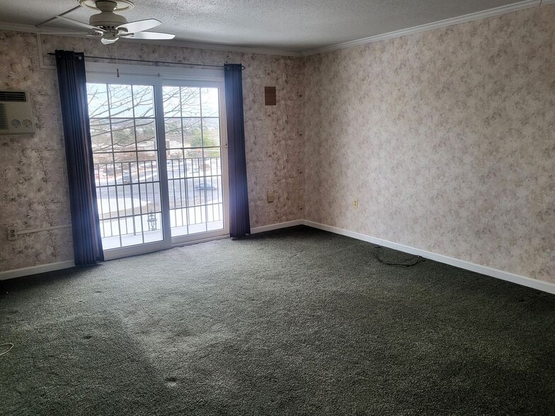 Building Photo - 1 Bittersweet Rd