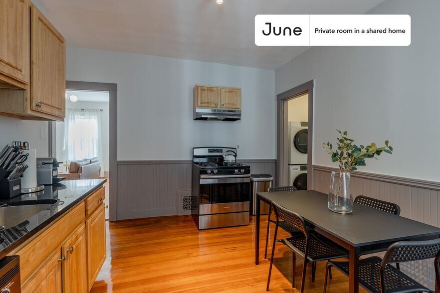 Building Photo - Room in Shared 3 bed/1 bath home