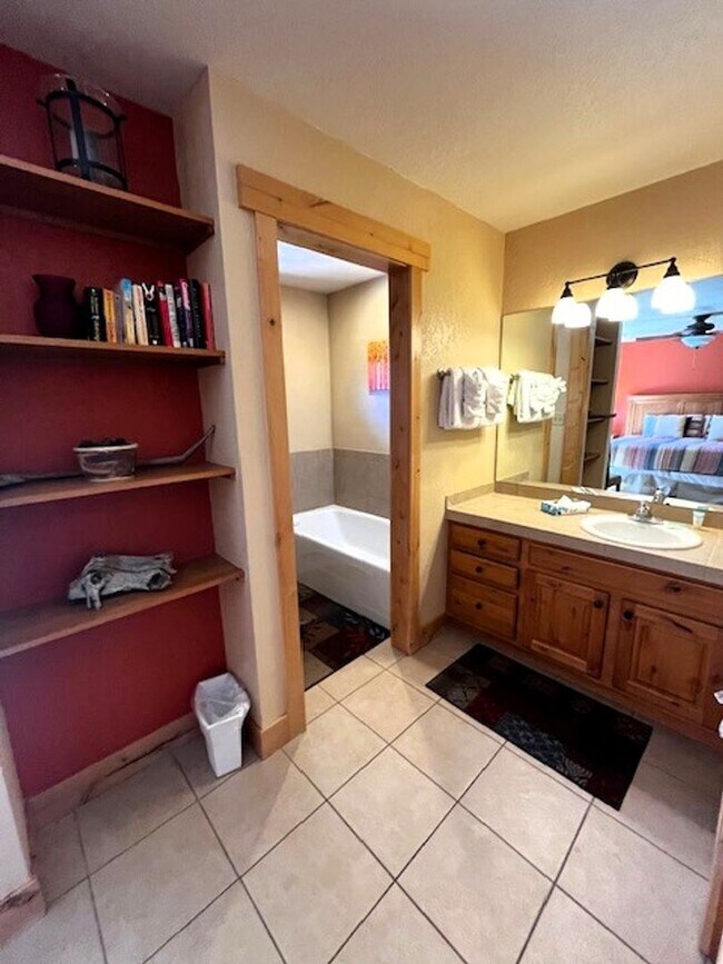 Building Photo - Long Term Rental- Lagoon Townhomes 720D