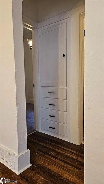 Building Photo - 107 E Vest St