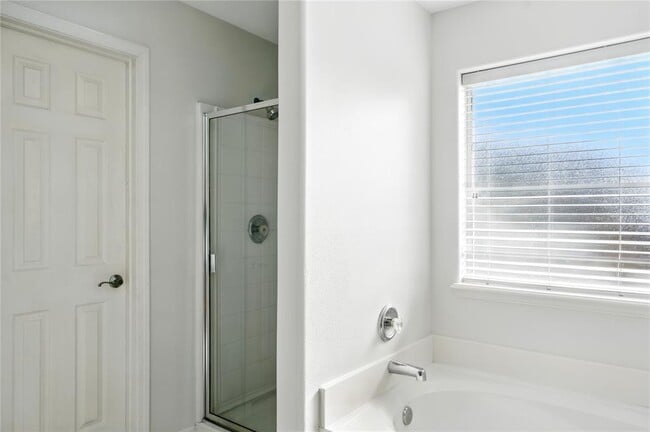 Building Photo - 706 Silver Cliff Ln