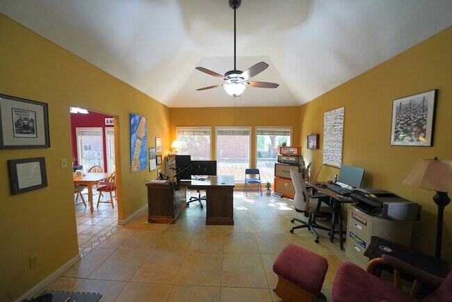 Building Photo - Gorgeous Home in the Coveted Greenshire Subdivision - Realtor Commission: $400