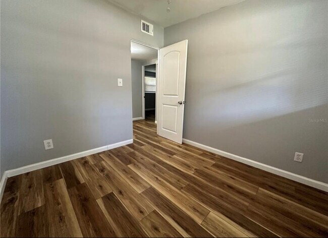 Building Photo - 3805 7th Ave W
