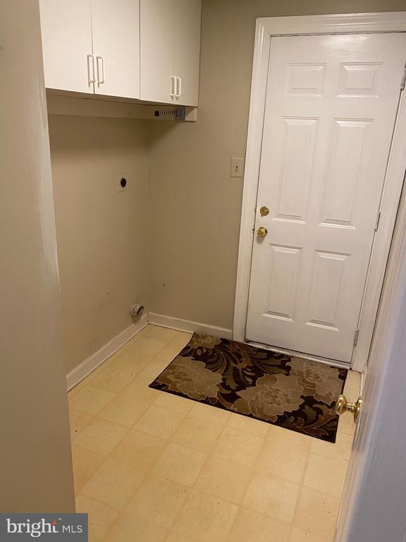 Building Photo - 9621 Bainbridge Ct