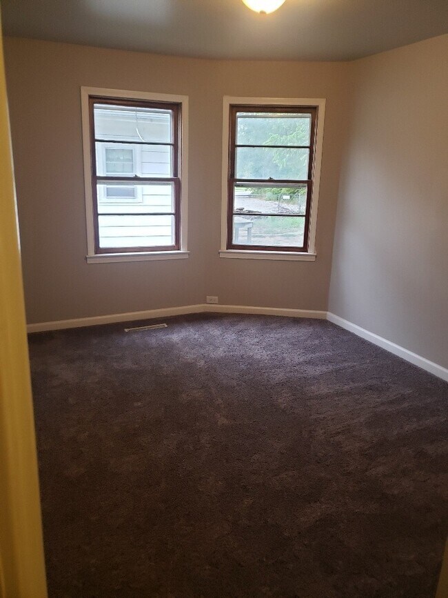 Building Photo - N 3rd Duplex