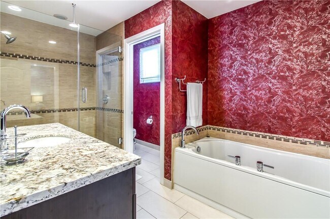 Building Photo - 340 Elm St