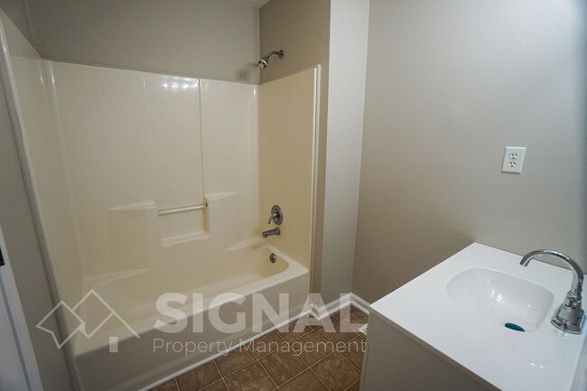 Building Photo - 617 Ozark Ct