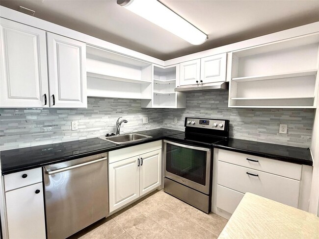 Building Photo - 28 Ventnor Dr