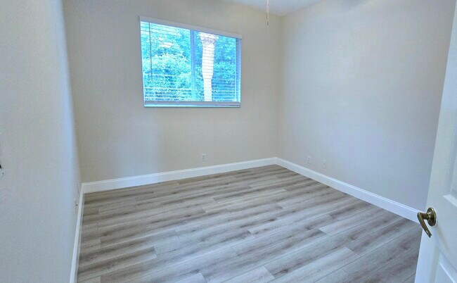 Building Photo - 4305 Coventry Pointe Way