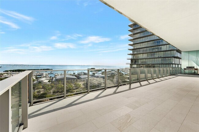 Building Photo - 2669 S Bayshore Dr