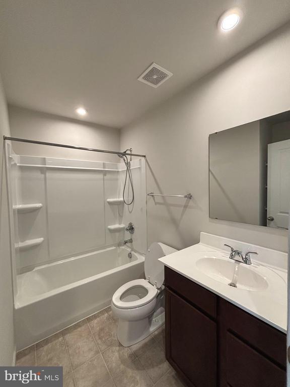 Building Photo - 57 Sebago Pl