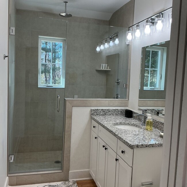 Building Photo - Perfect 1 Bedroom Fully Finished Apartment