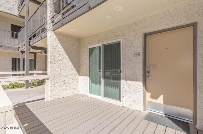 Building Photo - 2936 E Indian School Rd