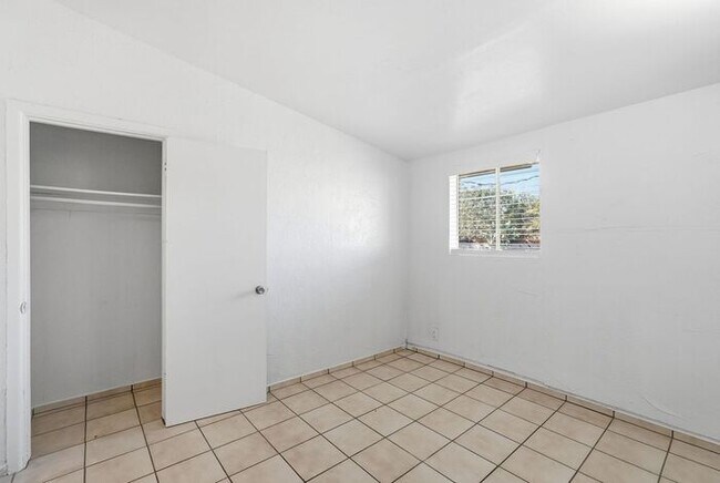 Building Photo - 2118 S Campbell Ave