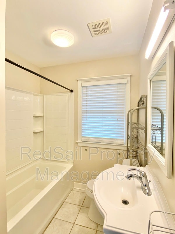 Building Photo - 17 Hoopes Rd