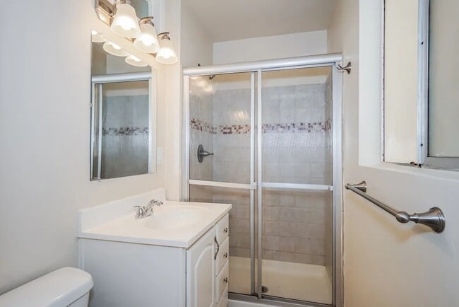 Building Photo - 624 Erica St