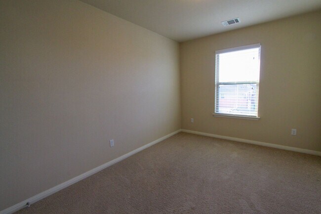 Building Photo - 3 Bedroom, 2.5 Bath Home in East Austin's ...