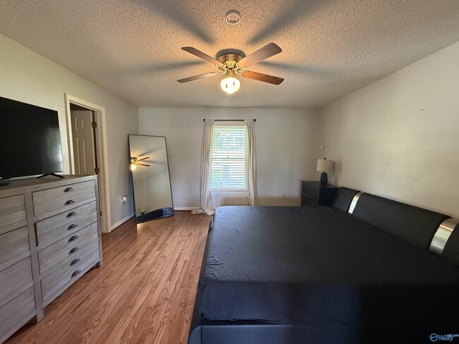 Building Photo - 122 Mykeys Way